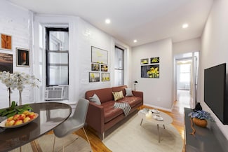 338 W 17th St Unit 2-B, New York, NY 10011