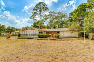 1822 Silverside Dr, Grapevine, TX 76051