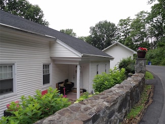 12 Maple Ave, Katonah, NY 10536