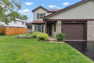 1302 Oak Valley Dr, Cary, IL 60013