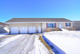 1127 10th Ave SE, East Grand Forks, MN 56721