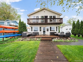 4825 Downing Dr, Pinckney, MI 48169