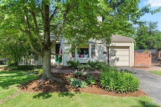 747 Glenway Dr, Saint Louis, MO 63122