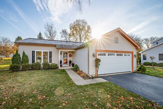 600 Applewood Ln, Algonquin, IL 60102