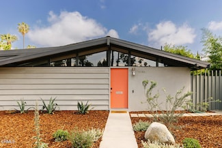 19733 Victory Blvd, Woodland Hills, CA 91367