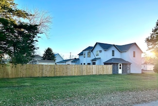 221 W 1st St, Kimball, SD 57355
