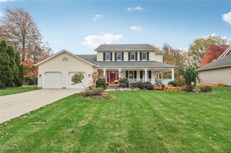 201 Sleepy Hollow Dr, Amherst, OH 44001