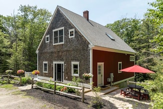 41 Hutchinson Dr, Boothbay Harbor, ME 04538