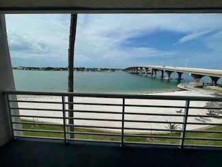 5701 Bahia Del Mar Cir N Unit 402, St. Petersburg, FL 33715