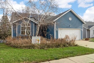 875 Dry Run Creek Ct, Hiawatha, IA 52233