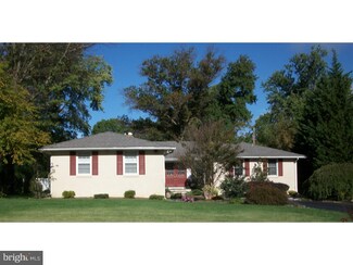 2605 Deepwood Dr, Wilmington, DE 19810