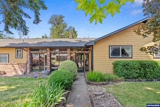1130 Juniper St, Sweet Home, OR 97386