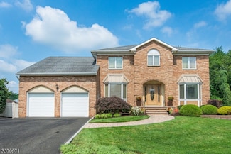 14 Winfield Ct, Fairfield, NJ 07004