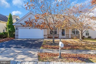 11 Edgartown La, Barnegat, NJ 08005