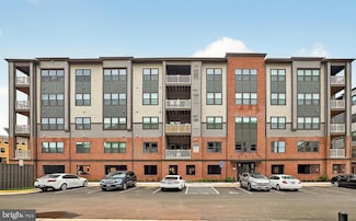 4395 Peach Lily Ln Unit 326, Chantilly, VA 20151