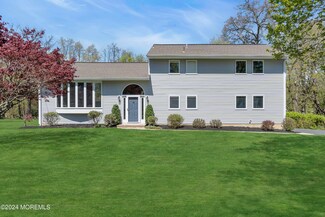 98 Clearview Dr, Tinton Falls, NJ 07724