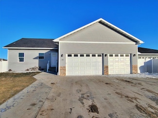 30 Mulberry Loop, Minot, ND 58703