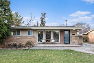 9123 Idaho St, Livonia, MI 48150
