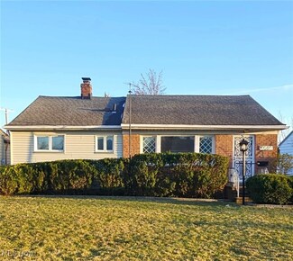20646 Bowling Green Rd, Maple Heights, OH 44137