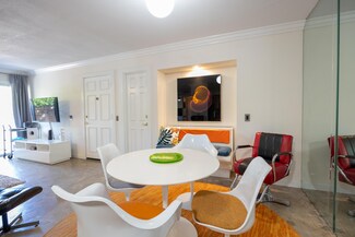 1181 Sunflower Ln, Palm Springs, CA 92262