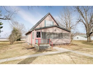 600 E Main St, Hills, IA 52235