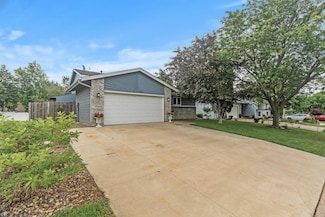 13475 Glenhurst Ave, Savage, MN 55378