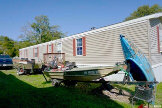 205 N 5th St, Elkville, IL 62932