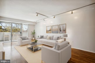 700 7th St SW Unit 211, Washington, DC 20024