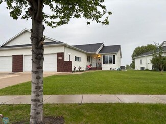 3320 Westmoor Dr, Moorhead, MN 56560