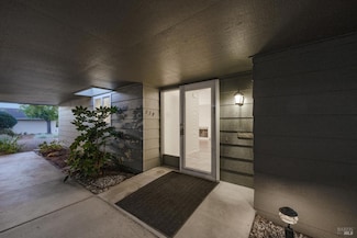 339 Valley Oaks Dr, Santa Rosa, CA 95409