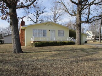 27229 Walnut Dr, Eagle Rock, MO 65641