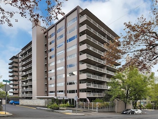2323 SW Park Place Unit 302, Portland, OR 97205