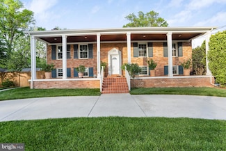 101 Oakmont Ct NE, Vienna, VA 22180