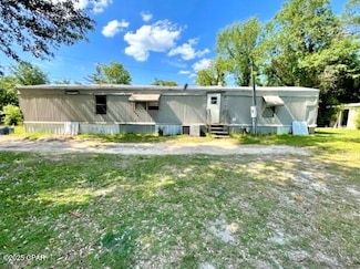 2820 Barnes St, Marianna, FL 32448