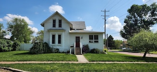 202 11th Ave, Sterling, IL 61081