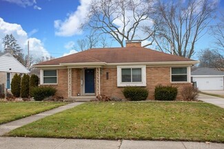 1909 Rockne Dr, South Bend, IN 46617