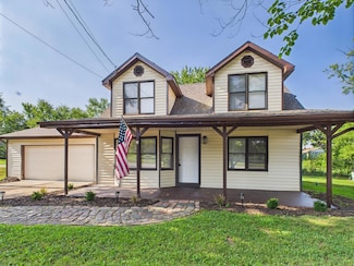 1230 W Chestnut St, Houston, MO 65483