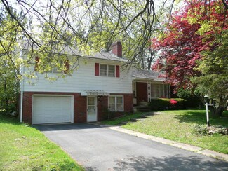 26 Park Ln, Milton, PA 17847