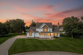 6469 Country Club Dr, Columbus, NE 68601