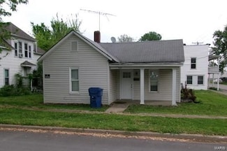 202 N 3rd St, Elsberry, MO 63343
