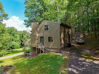 8664 Martins Creek Rd, Roanoke, VA 24018