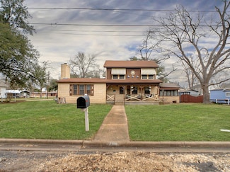 708 E 11th St, Cameron, TX 76520