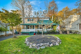893 Country Place Dr, Tobyhanna, PA 18466
