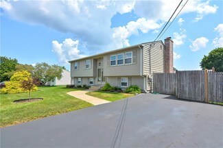 40 Bramble Ln, West Warwick, RI 02893