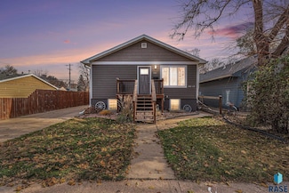 202 S Elmwood Ave, Sioux Falls, SD 57104