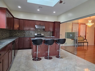 561 Avenue E, Bayonne, NJ 07002