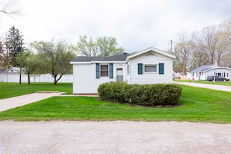 8496 E Rosemont Dr, New Carlisle, IN 46552