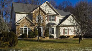 11 Wishing Well Ln, Rexford, NY 12148
