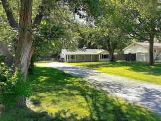 1111 Old Main St, Newton, KS 67114