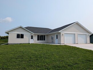 146 Front St, Tracy, MN 56175
